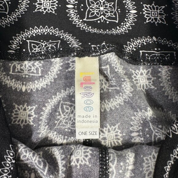 LuLaRoe Black White Snowflake Mandala Circles Diamonds Rare Leggings One Size OS - Picture 3 of 6